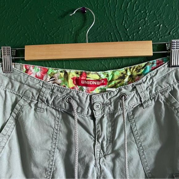 Y2K Grey Cargo Capris - Picture 7 of 7